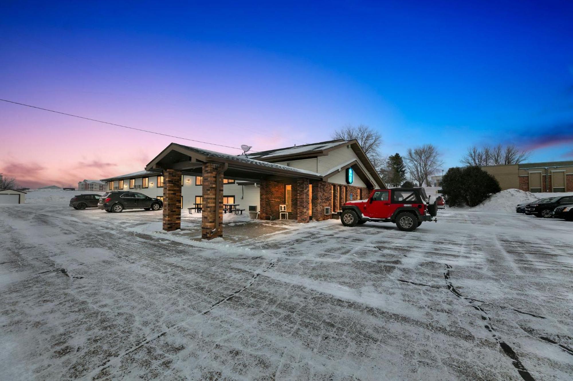 Hotel 8 Fergus Falls Extérieur photo